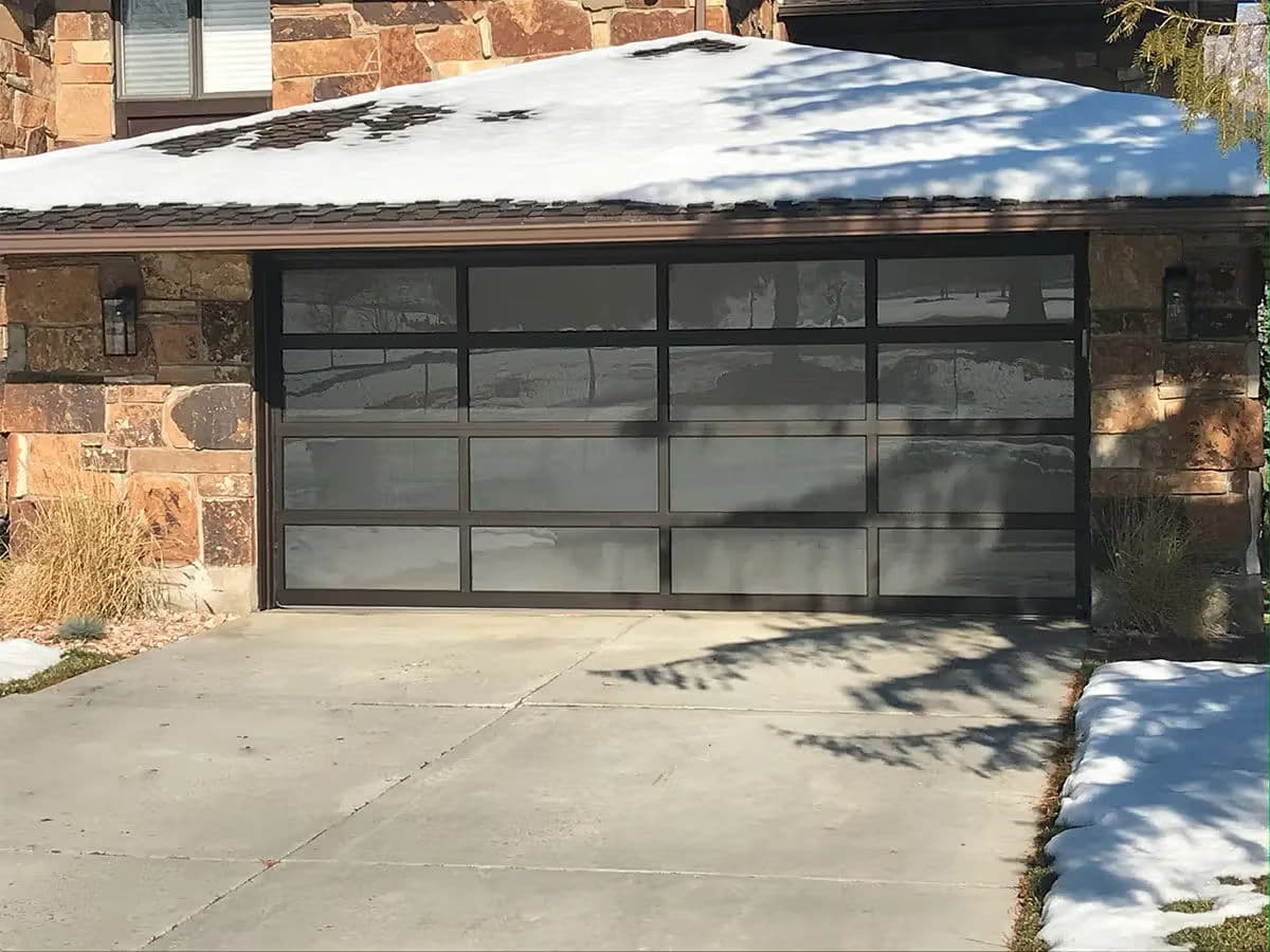 Exploring the Latest Trends in Garage Door Design image